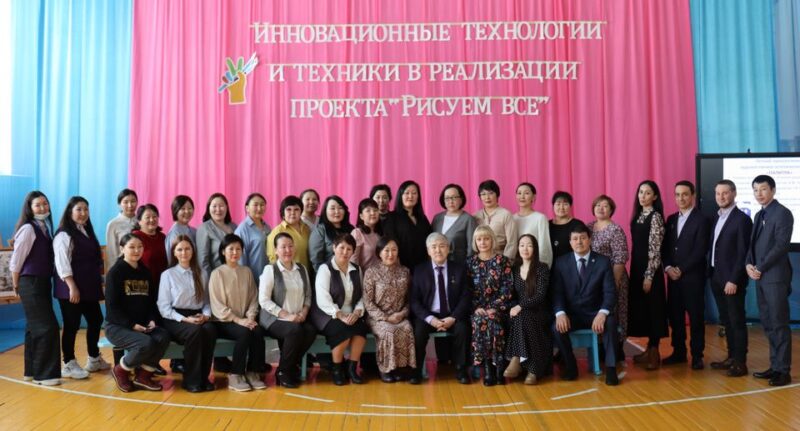Александр Харитонов: “В школах Якутии необходимо увеличить количество уроков ИЗО за счет программы внеурочной деятельности”
