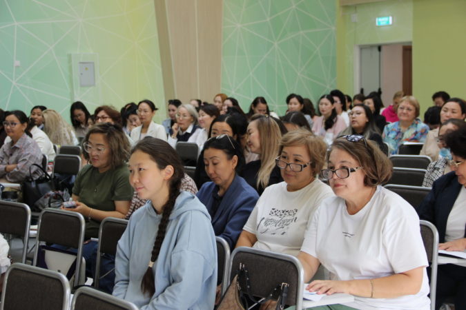 В Якутске стартовали курсы для учителей начальных классов по инновационной методике обучения