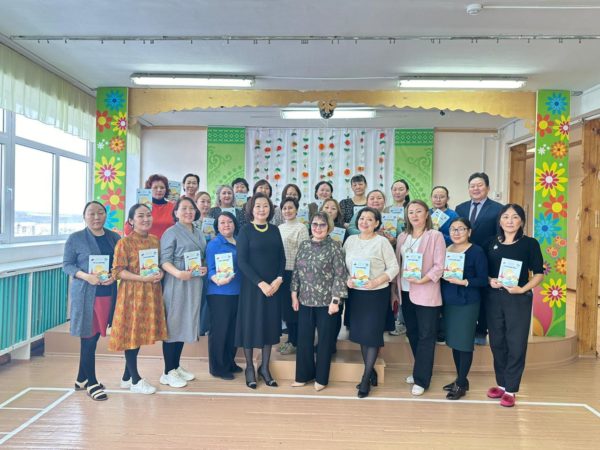 Лаборатория детства провела КПК по программе «Родничок»в Хангаласском улусе